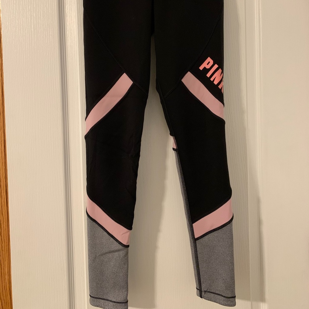 Victoria’s Secret Pink leggings